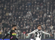 开云体育在线-皇马再胜曼联，继续欧冠之路斩获胜利的简单介绍