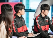 开云体育登录-FNC轻取GEN，Zeus打出惊人五杀成都决赛之夜2:1（东京）