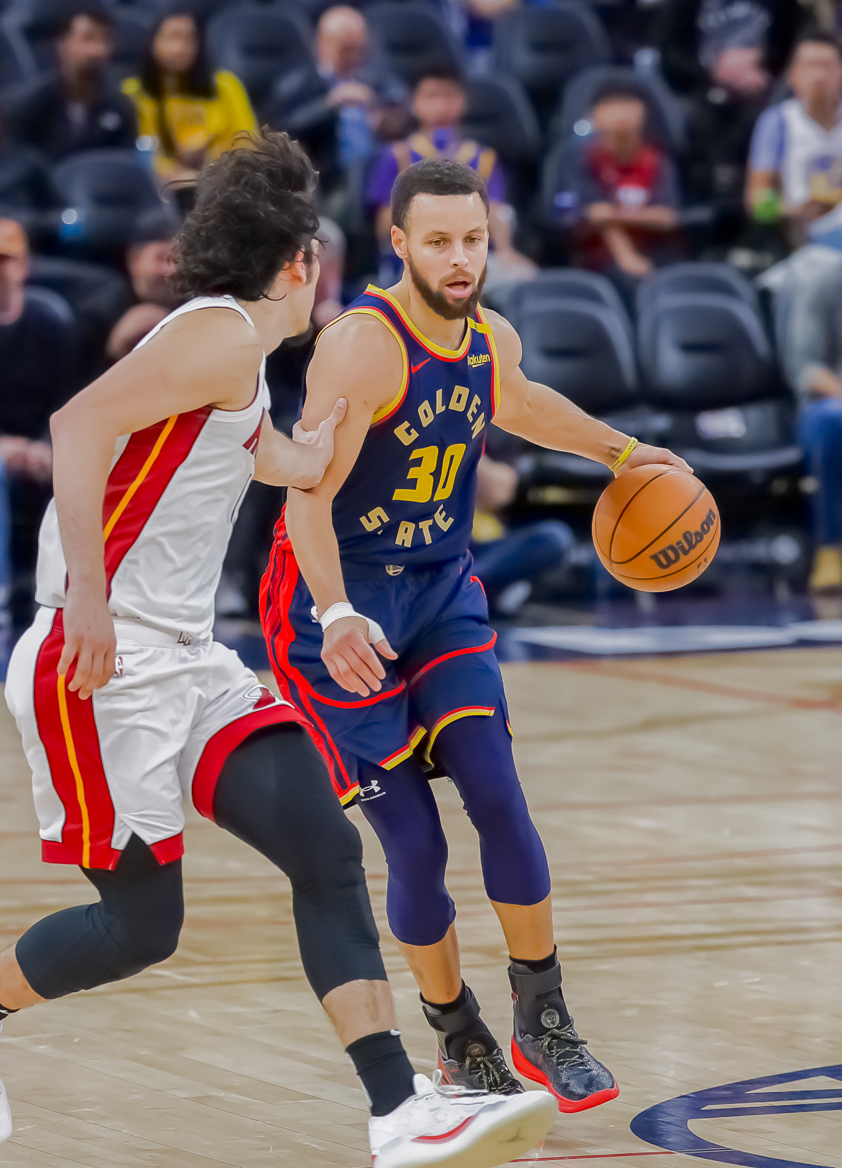 NBA球员与冠军团队联手打造慈善比赛，为弱势群体送去温暖的简单介绍