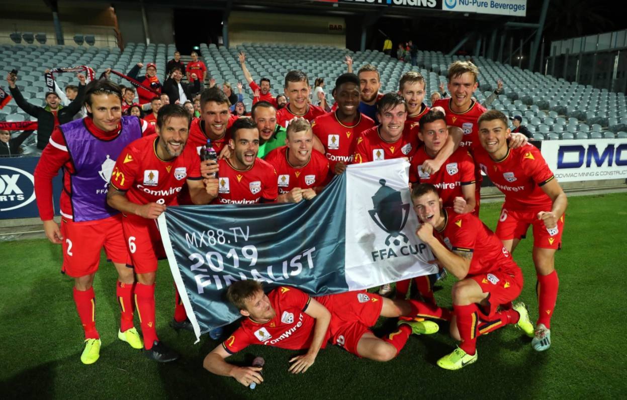 关于海外足球联赛精彩瞬间,球迷狂热观战的信息 关于海外足球联赛精彩瞬间,球迷狂热观战的信息