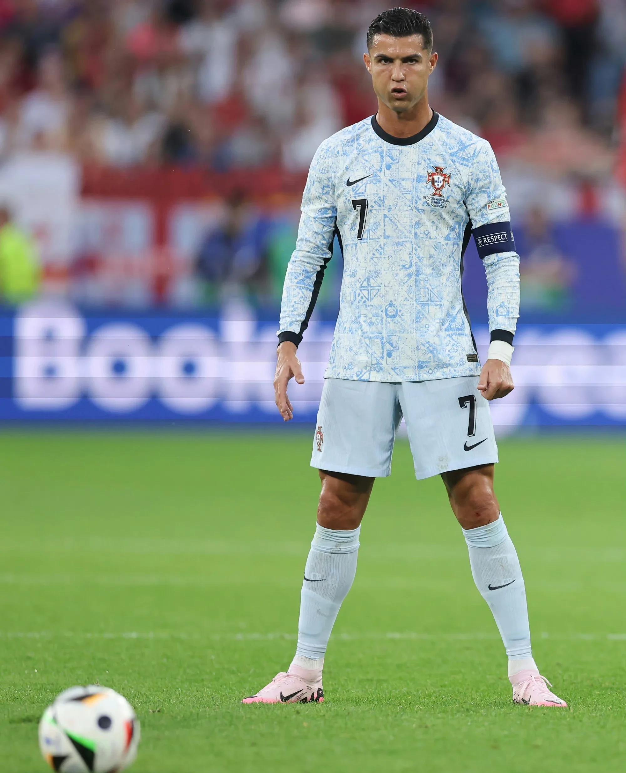 葡萄牙球星披荆斩棘,带领球队逆袭成功 葡萄牙球星披荆斩棘,带领球队逆袭成功