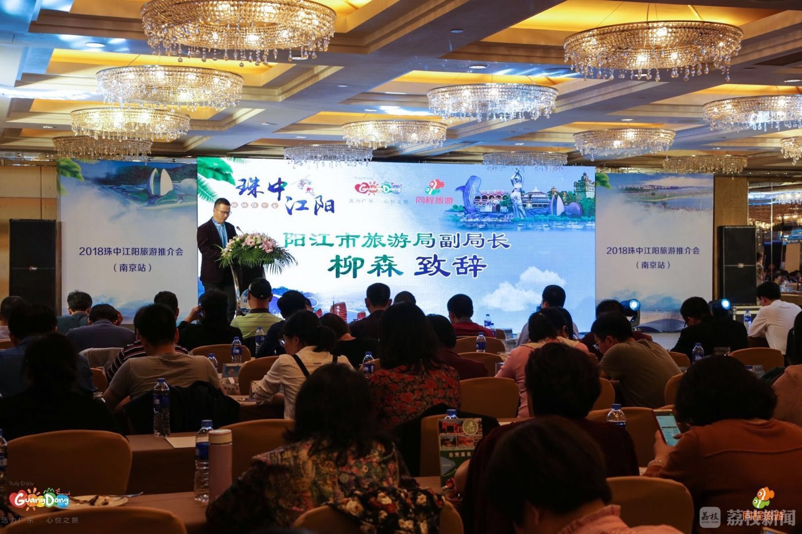 足球盛事引发一波又一波讨论热潮的简单介绍 足球盛事引发一波又一波讨论热潮的简单介绍