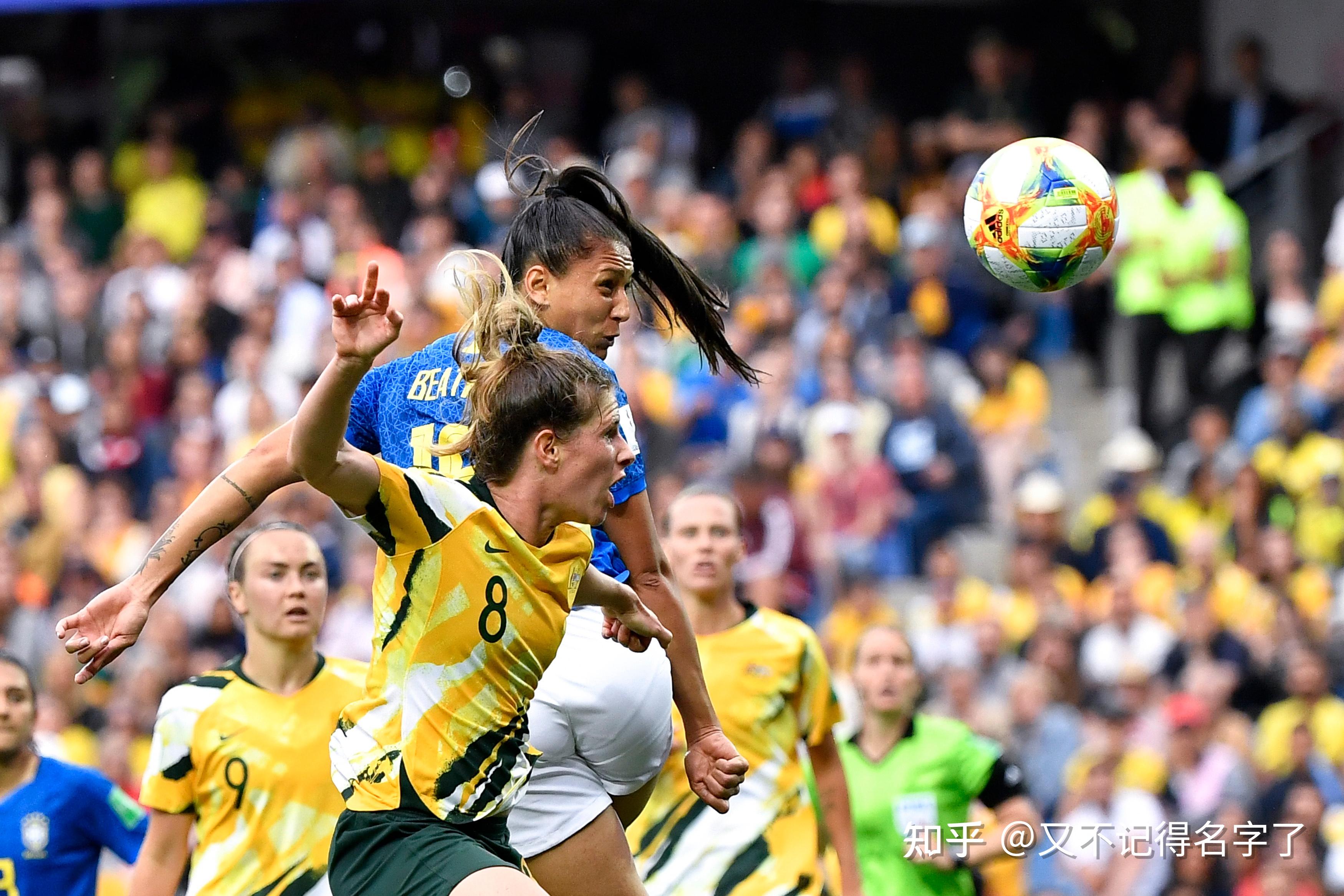 法国击败巴西在沙滩排球比赛中胜出 法国击败巴西在沙滩排球比赛中胜出