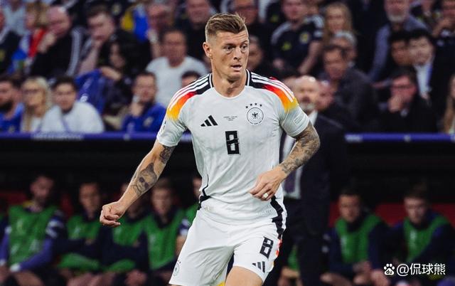 EG险胜HLE,Caps成为全场焦点小组赛2:1(广州) EG险胜HLE,Caps成为全场焦点小组赛2:1(广州)