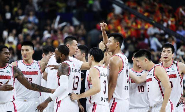 广东男篮壮大优势,取得热火胜利 广东男篮壮大优势,取得热火胜利