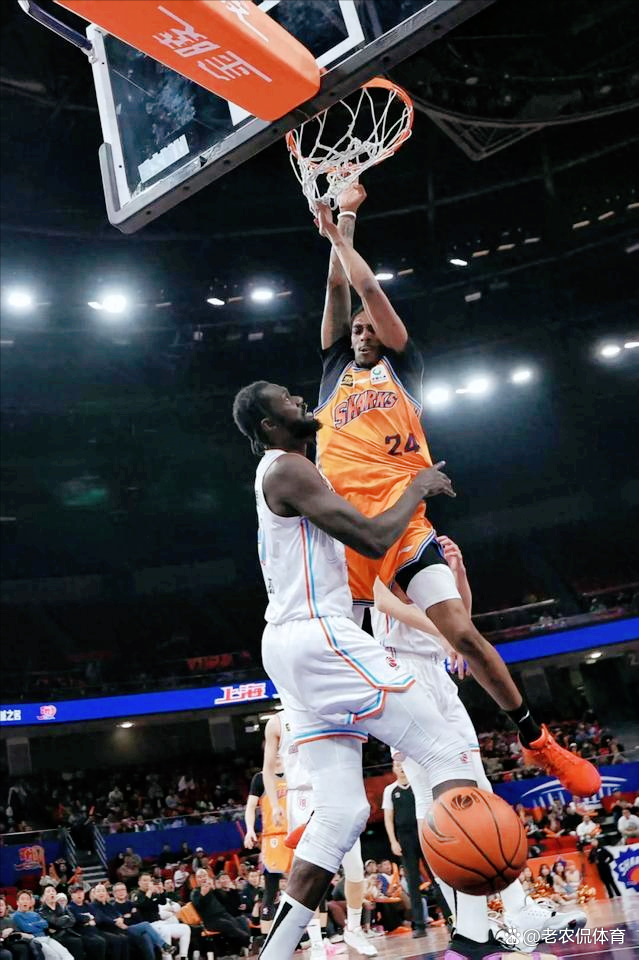 球队在比赛中反超局面震惊全场 球队在比赛中反超局面震惊全场