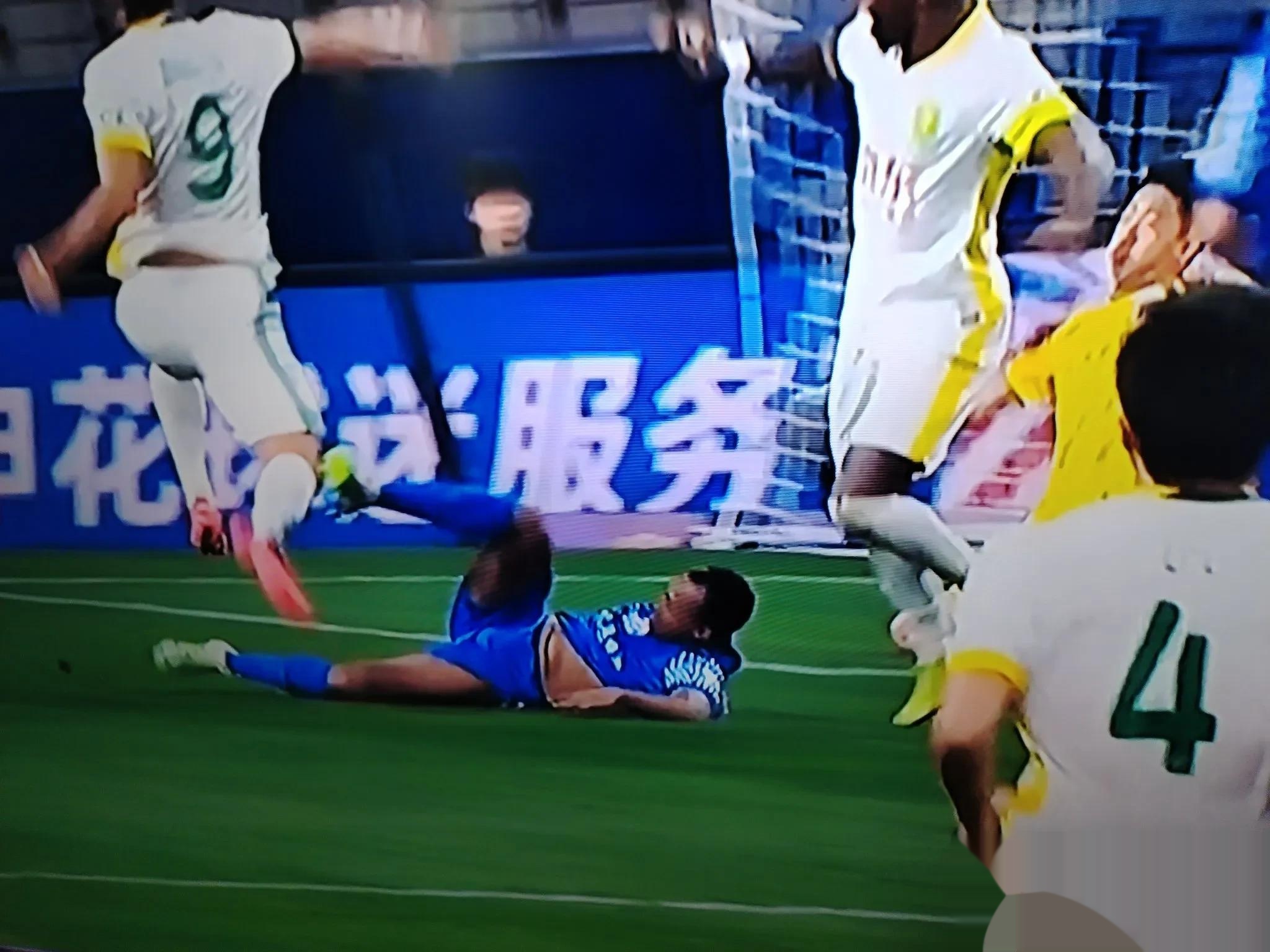 球队在比赛中反超局面震惊全场 球队在比赛中反超局面震惊全场